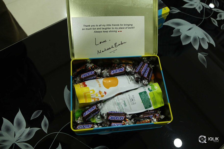 Mahesh-Babu-Sent-Diwali-Gifts-to-Bhashyam-School-Kids